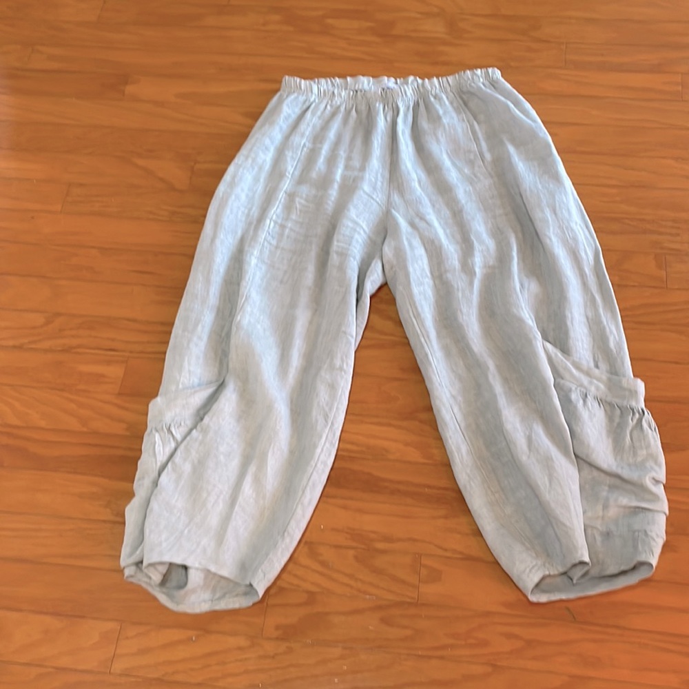 Fun, cropped lightweight linen light blue pants with big pockets on the side